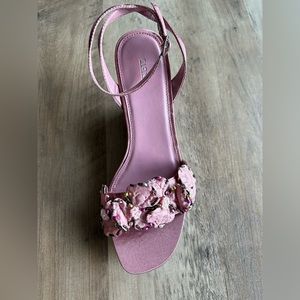 NEW WITHOUT BOX NEVER WORN